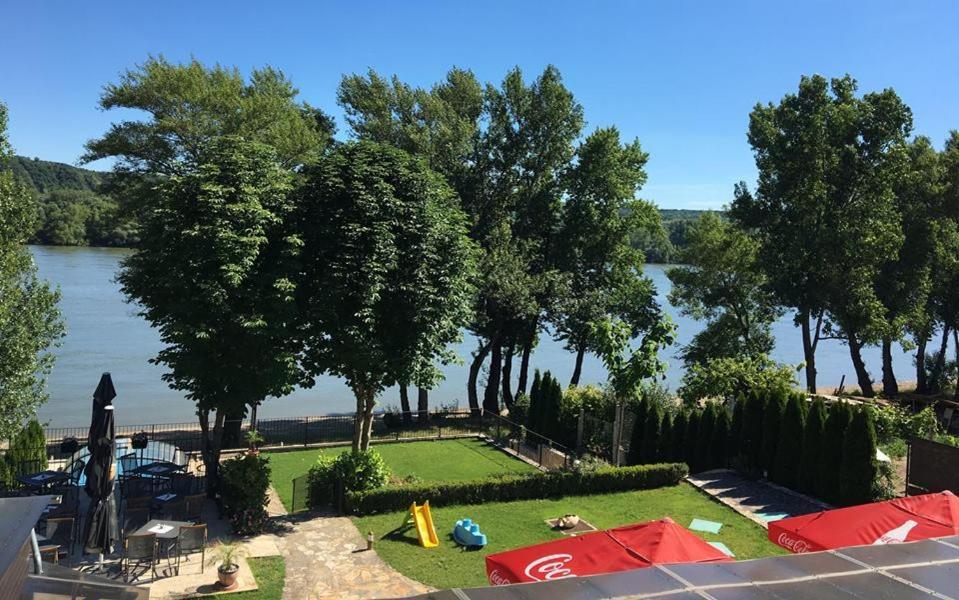 Mlyn Penzion & Wellness Radvaň nad Dunajom Exterior foto